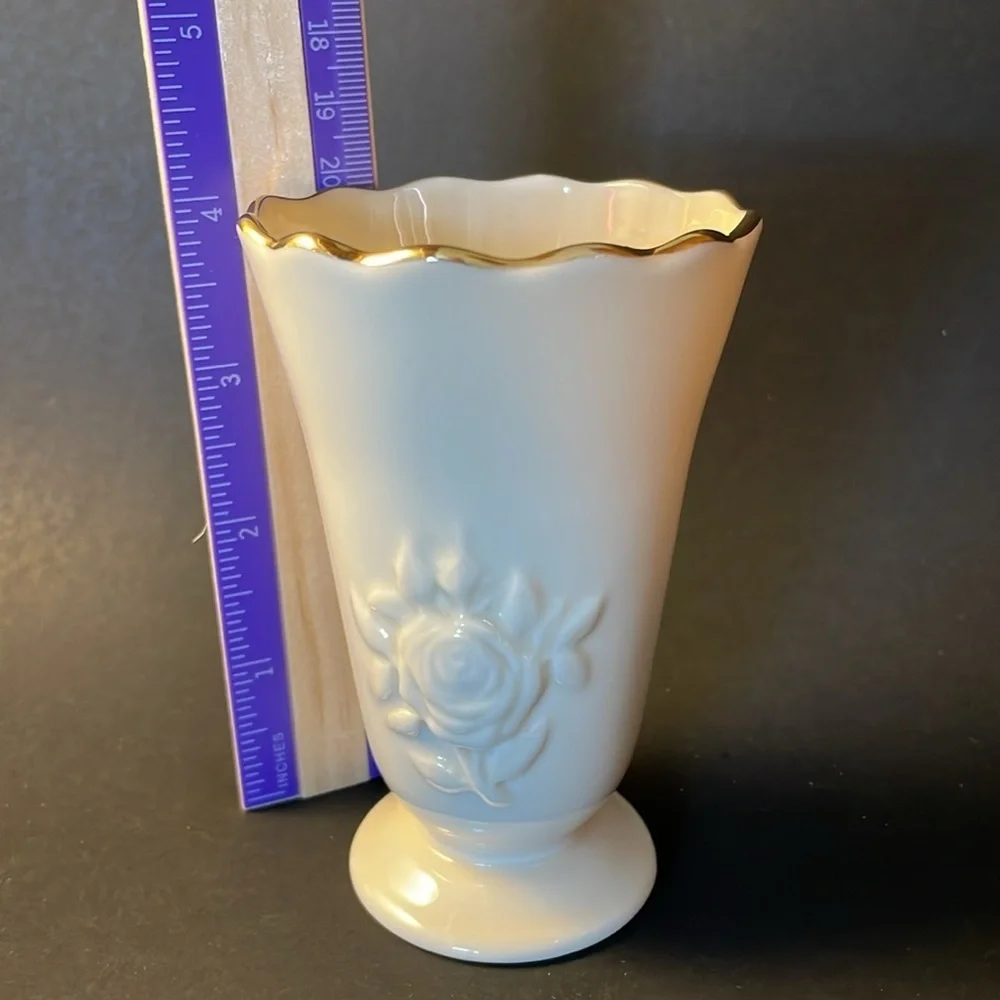 Lenox Special Bud‎ Vase 4” Embossed Roses Gold Trim Ivory Scalloped Footed USA